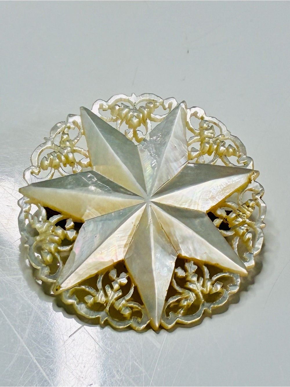 VTG Delicate Detailed Mother of Pearl Nautical Star Filigree Brooch - White EUC